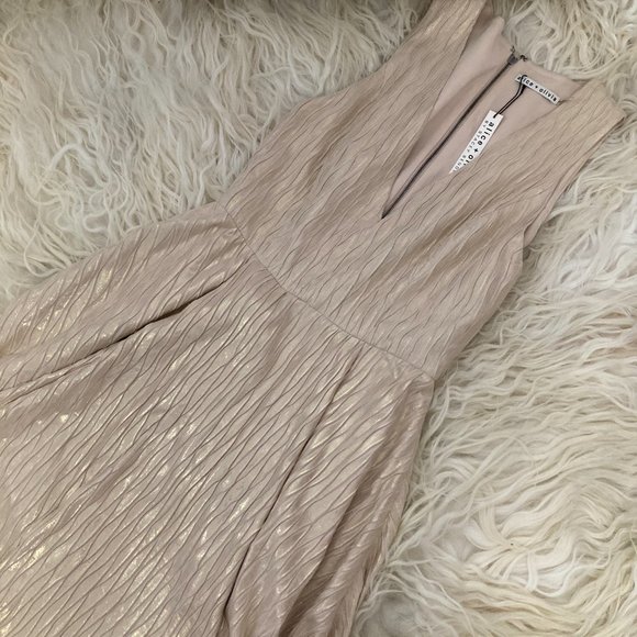 ALICE + OLIVIA V-Neck Midi Length Dress - Picture 4 of 12